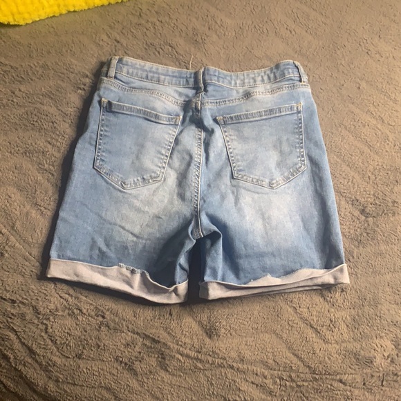 Ripped jean shorts - Picture 2 of 2